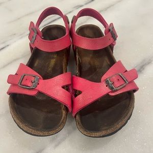 💖Birkenstock Rio kids sandals in rare magenta!💖